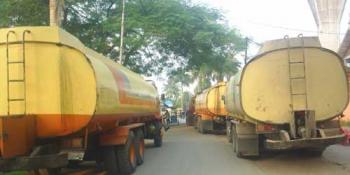 Tak Berkontribusi, truk CPO milik PT MAL disandera warga