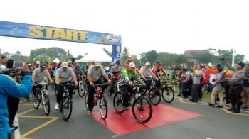 Ribuan Peserta Fun Bike Meriahkan Tour De Siak 2018