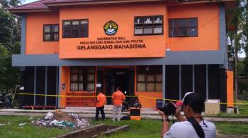 Hubungan "Mesra" Peracik Bom Unri dan Penyerang Mapolda Riau