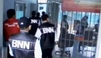 BNN & Polisi "serbu" Lapas Pekanbaru saat subuh, temukan senjata tajam & jaring napi pemakai narkoba