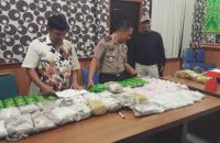 Tangkap kurir, Polda Riau sita 40 kg sabu & 160 ribu butir ekstasi bernilai ratusan milyar