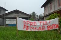 Warga Bagan Dihebohkan Spanduk Bertuliskan DPRD Tuli, Pemkab Rohil Buta!