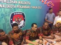 KPU Pekanbaru dan wartawan berhamburan usai umumkan IDE-SUA tidak lolos