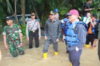Pj Bupati Inhu Tinjau Korban Banjir di Peranap