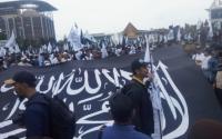 Aksi Bela Kalimat Tauhid di Riau bawa Bendera Raksasa & Petisi bersihkan Banser