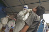 Gugus Tugas Covid-19 Tes Swab Massal di Pasar Agus Salim Pekanbaru