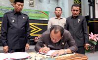Galeri Foto Pengesahan APBD Kota Pekanbaru Tahun 2016 Rp3,1 Triliun