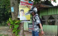 FOTO: Panwascam Lima Puluh Pekanbaru copot Baliho Paslon