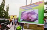 Bentangkan Spanduk Tuntutan Istri Muda, Wali Kota Pekanbaru Firdaus Didemo