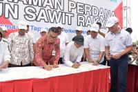 Dirut Bank Riau Kepri dan Menteri BUMN teken MoU