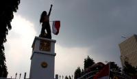 Aksi #MelawanAsap, massa jebol pagar dan ludahi kantor Gubernur Riau