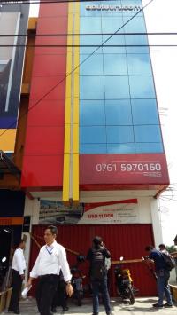 Polda Riau Segel Kantor Abu Tours di Pekanbaru