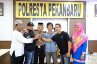 Polresta Pekanbaru Mediasi Dua Kelompok Massa Terlibat Bentrokan