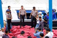 Polda Riau Sita 1.000 Karung Bawang Malaysia Ilegal