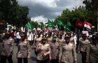 Polwan kawal demo tangkap Ahok di Riau