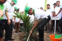 PTPN V Tanam Perdana Kelapa Sawit Plasma Sei Buatan di Siak
