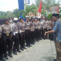 Unjuk rasa pendukung BISA di KPU Pekanbaru di kawal polwan-polwan cantik