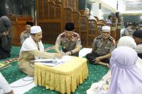 Kapolda Riau Jadi Saksi Tiga Mualaf di Masjid An-Nur