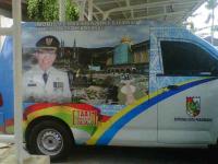 Wajah Firdaus MT di branding pakai mobil negara. Panwaslu: Itu haram