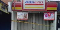 Satpol PP Pelalawan Tutup Alfamart di Lintas Timur