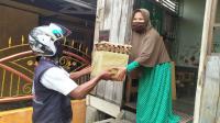 Imbau Warga Tetap di Rumah, Polres Siak Salurkan Bantuan Sembako Kepada Masyarakat