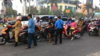 Kabut Makin Parah, Sinar Mas dan PWI Pekanbaru Bagikan 2600 Masker