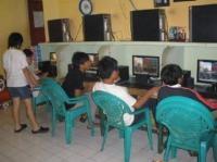 Dihiasi pelajar dan anak-anak putus sekolah, warnet di Pekanbaru beroperasi 24 jam