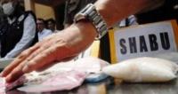 Tanpa ikatan suami istri, warga kampung dalam Pekanbaru ini, diciduk polisi sedang nyabu