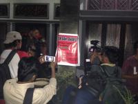 Rumah tersangka korupsi disegel Jaksa, Keluarga marahi wartawan