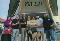 PWI Riau & PWI Pekanbaru Bagikan 220 Bungkus Daging Kurban