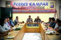 Kapolres Kampar sukses damaikan warga & pemilik kebun yang bertikai