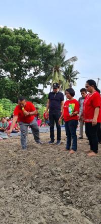 Kelompok Tani Swasembada Sayur di Rumbai Dapat Bantuan Traktor & Bibit
