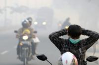 Asap Tebal, GMKI dan GAMKI Dumai Bagi-bagi Masker Gratis