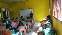 Kala Prajurit TNI Mengajar Siswa SD Terpencil