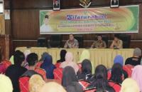 Bupati Yopi bagikan ratusan pakaian Muslim ke Petugas Cleaning Service