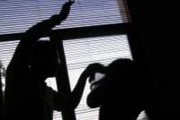 Beugh ! Polisi Ini Diajak Pacarnya Aniaya Ibu Rumah Tangga