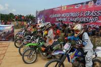 74 Pembalap se-Riau Adu Kebolehan di Motorcross dan Grasstrack 2015