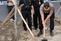 Polda Riau Tanam 26.000 Pohon Hijaukan Bumi Lancang Kuning