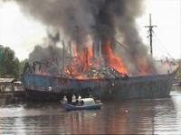 Kapal Tongkang, Spead Boat dan Nelayan di Pelalawan terbakar