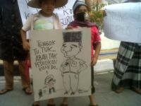 #SaveAnjunganIdrusTintin, Seniman Riau : pak Gub, ganti aje lah Kadis tu. Dah tak betul lagi tu !