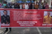 Dituding Monopoli Proyek, Walikota Pekanbaru & Keluarga di Demo