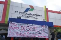 Mahasiswa Riau segel kantor PT Pertamina