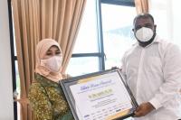 Konsisten Berantas Korupsi, Kajati Riau terima Siber Riau Award