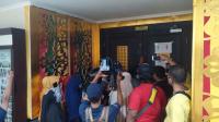 Sedang Rapat, Gedung DPRD Pekanbaru Digedor, Mak-Mak: Kami Lapar, Buka Pintu!