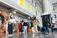 Kreatif! Mahasiswa Pelalawan di Yogyakarta Flashmob Tari Bono di Jogja City Mall