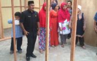 Tempat Penampungan Sementara Pedagang Pasar Lima Puluh dinilai asal jadi, mirip kandang ayam