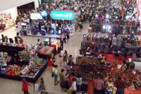 Hari Terakhir Libur, Warga Padati Mall di Pekanbaru
