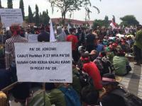 Tolak Permen LHK Nomor 17 tahun 2017, ribuan buruh RAPP tutup Jalan Protokol