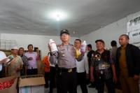 Polresta Pekanbaru-Polda Riau Buru Otak Industri Miras Oplosan