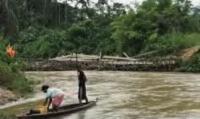 Jembatan Ambruk Akibat Banjir, 2 Desa di Rohul Terisolir